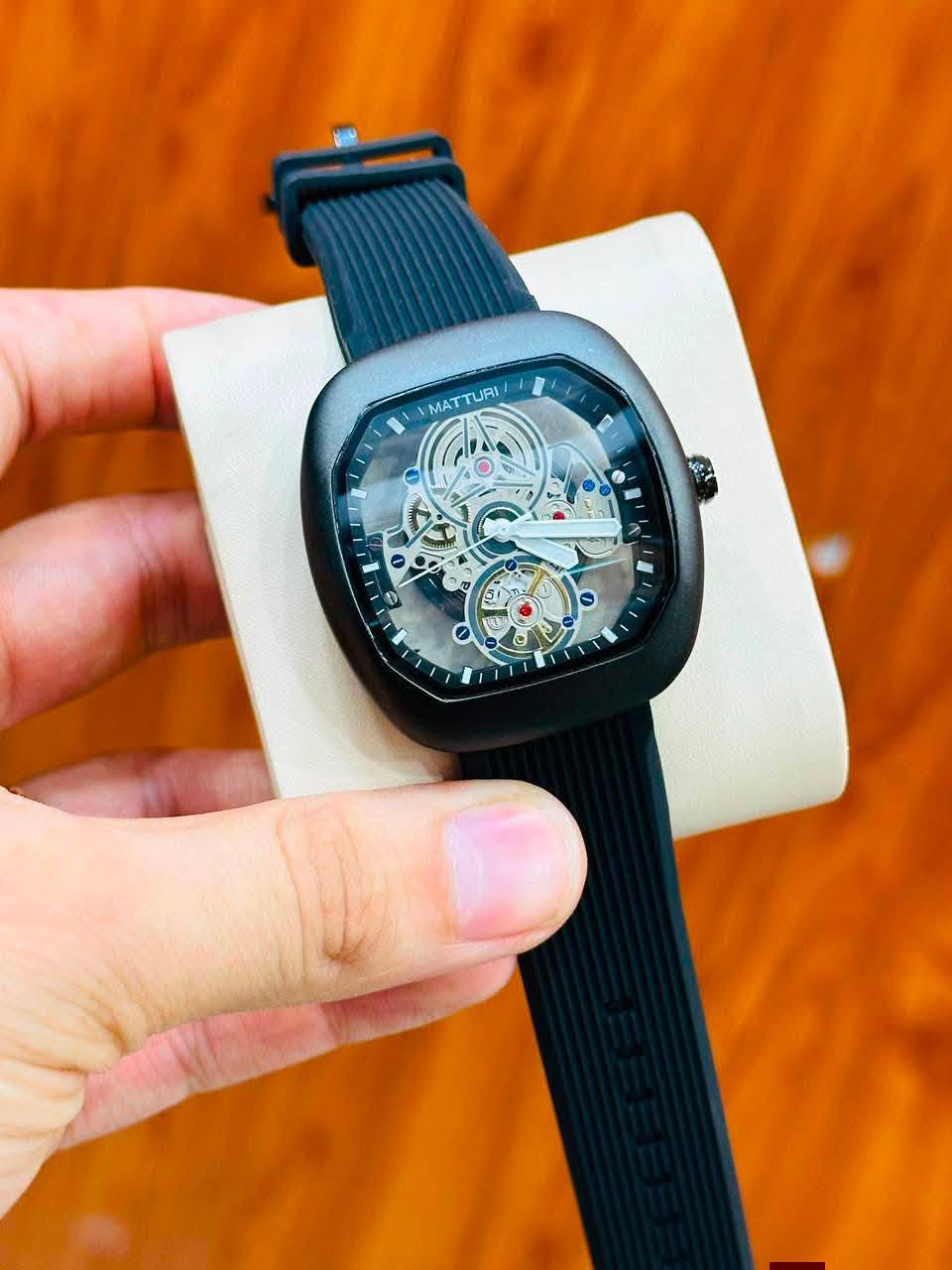 Matturi Men Watch with Premium Silicone Strap – Rs. 4,500 | Free Delivery All Over Pakistan