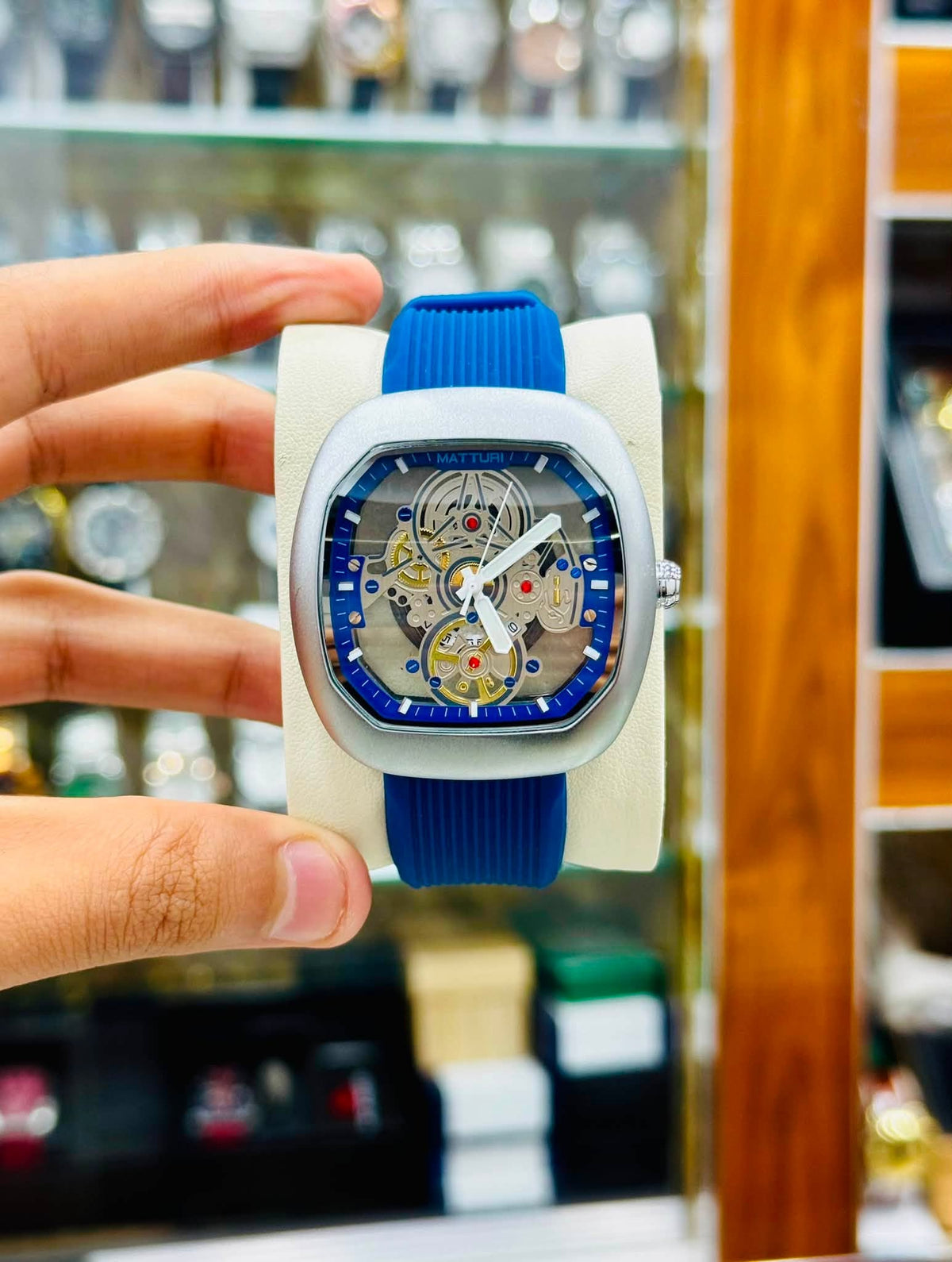 Matturi Men Watch with Premium Silicone Strap – Rs. 4,500 | Free Delivery All Over Pakistan
