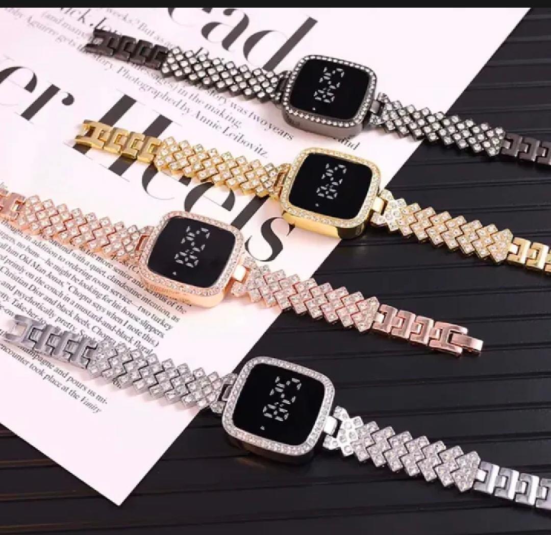 Stylish Women's Water Resistant Quartz Watch - 1 Pc Square Dial with Chain Strap