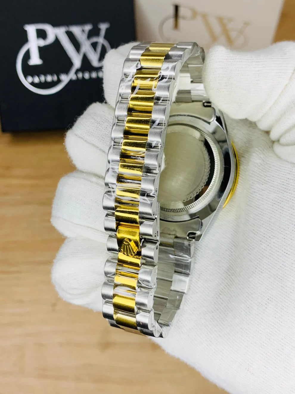 Roolex Wrist Watch Two Tone Silver & Gold With White Dial (Generic Quality)